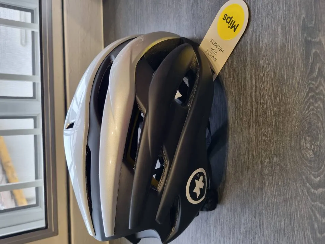 WTS met trenta jingo RS MIPS helmet Assos version Brand New