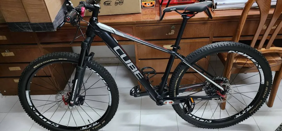 CUBE RACE LTD 16" BLACKLINE 27.5" M8000 XT 2 x 11SP
