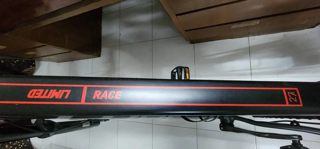 CUBE RACE LTD 16" BLACKLINE 27.5" M8000 XT 2 x 11SP