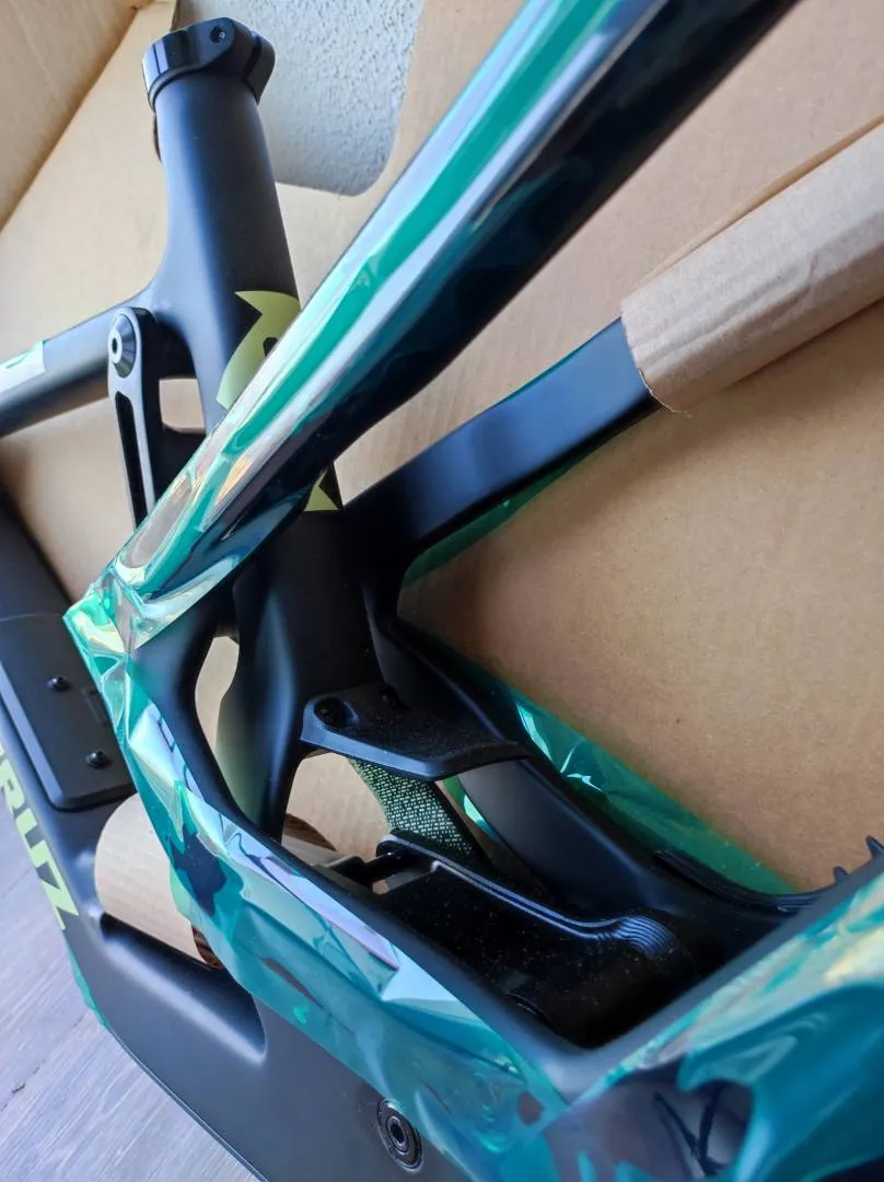 New FRAME : 2023 Bronson CC Santa Cruz