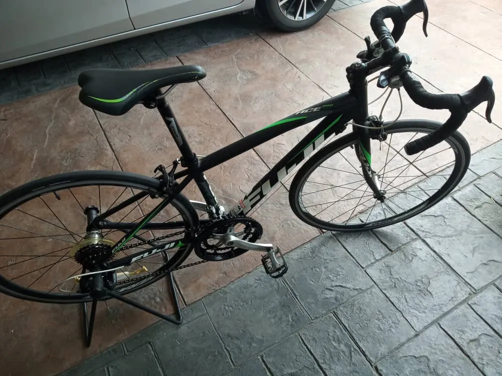 Junior Fuji Road Bike - Ace 650C