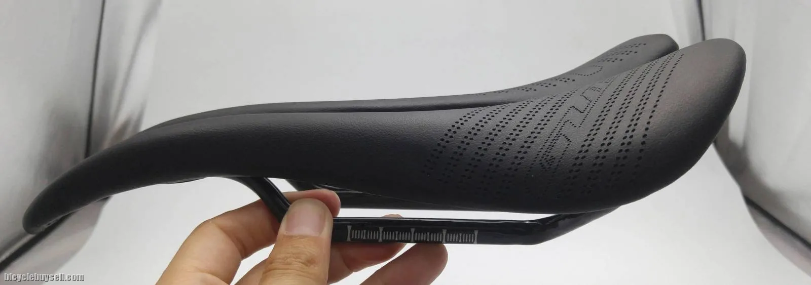 GUB1152 1156 1158 lightWEIGHT bicycle carbon hollow saddle leather saddle