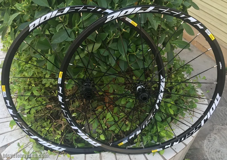 MAVIC CROSSRIDE 29" MOUNTAIN FRONT &amp; REAR WHEELSET FRONT 15X100MM THRU AXLE REAR 135MM QR (WHITE)