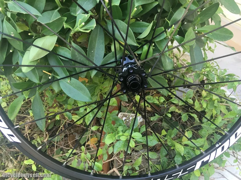 MAVIC CROSSRIDE 29" MOUNTAIN FRONT &amp; REAR WHEELSET FRONT 15X100MM THRU AXLE REAR 135MM QR (WHITE)