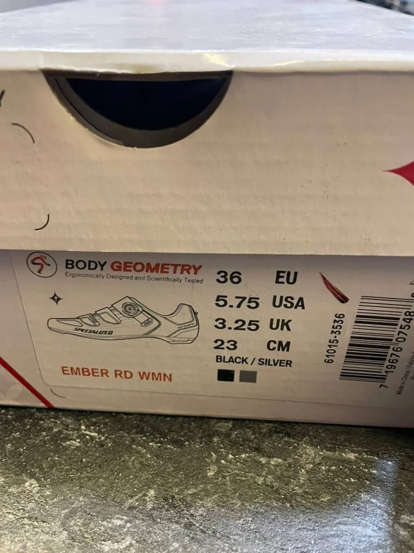 SPECIALIZED ROAD BIKE SHOE SELLING CHEAP CHEAP !
