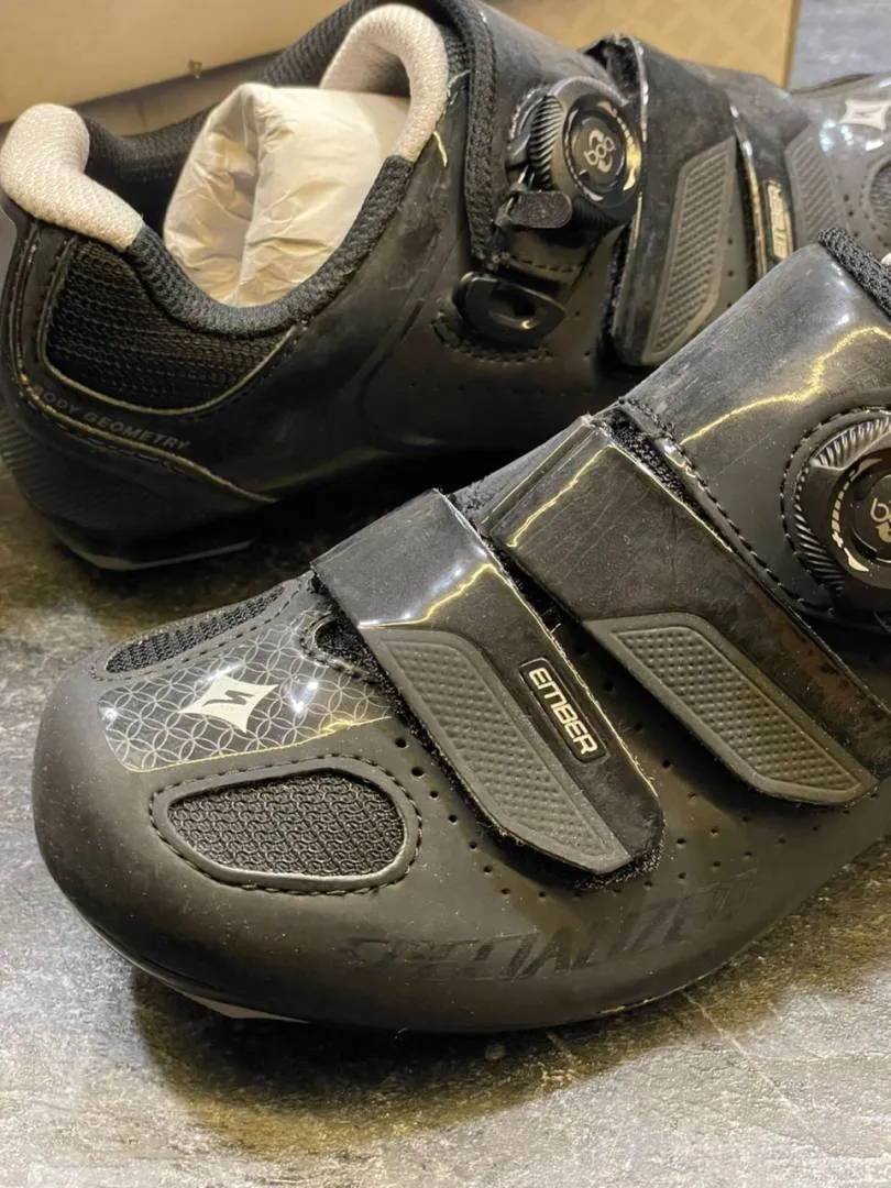 SPECIALIZED ROAD BIKE SHOE SELLING CHEAP CHEAP !