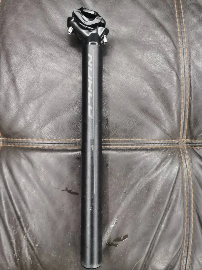 Deda carbon seatpost 30.8mm