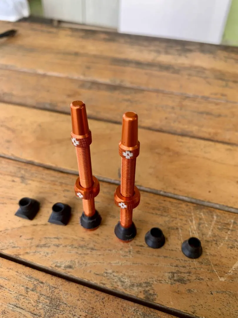 Muc-Off 60mm valve (orange)