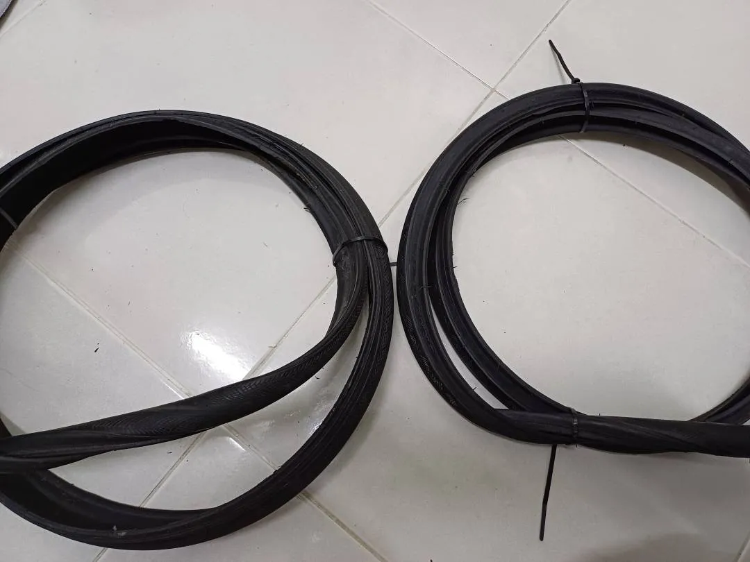 Tayar roadbike terpakai