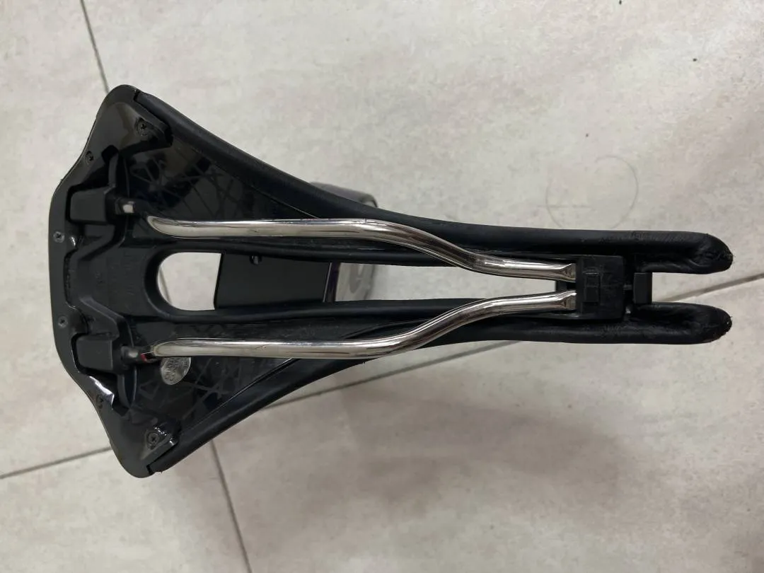 Selle Italia Novus Superflow saddle L