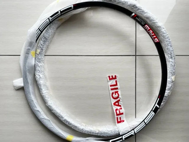 NEW STAN Crest Mk3 27.5 (F+R) - Selling Cheap !!