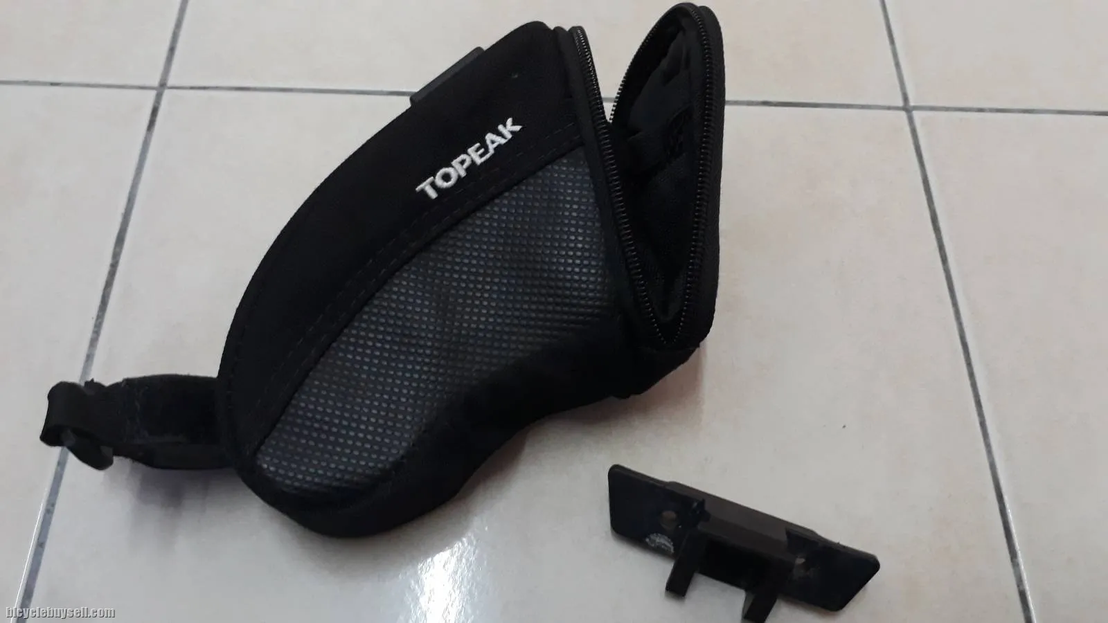 (SOLD)Used Topeak Shuttle Cage Aluminium and Saddle Bag For Sale