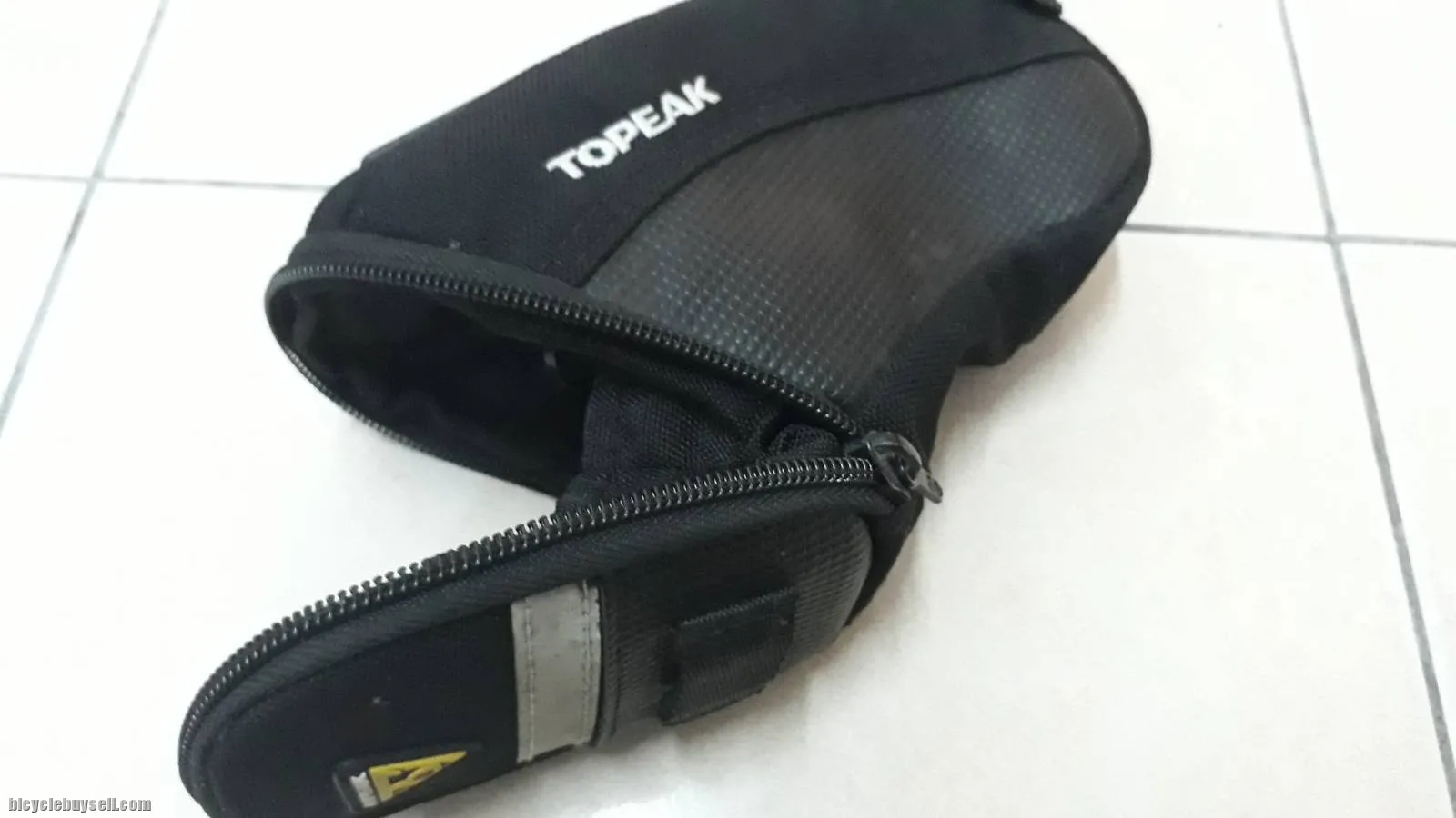 (SOLD)Used Topeak Shuttle Cage Aluminium and Saddle Bag For Sale