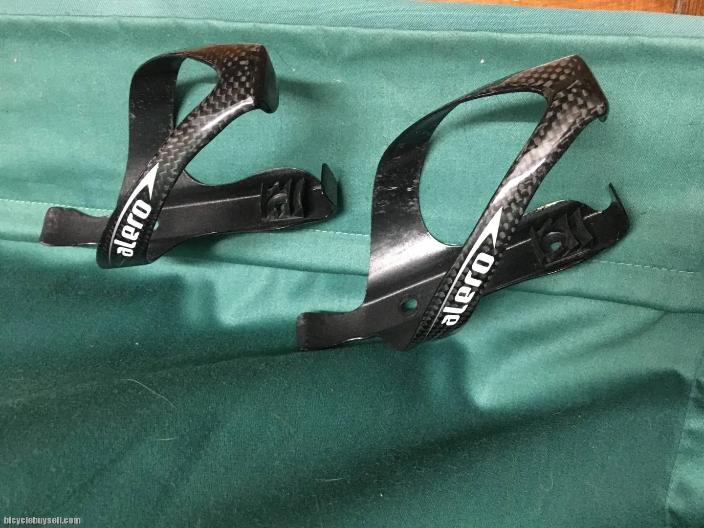 Alero carbon bottle cage