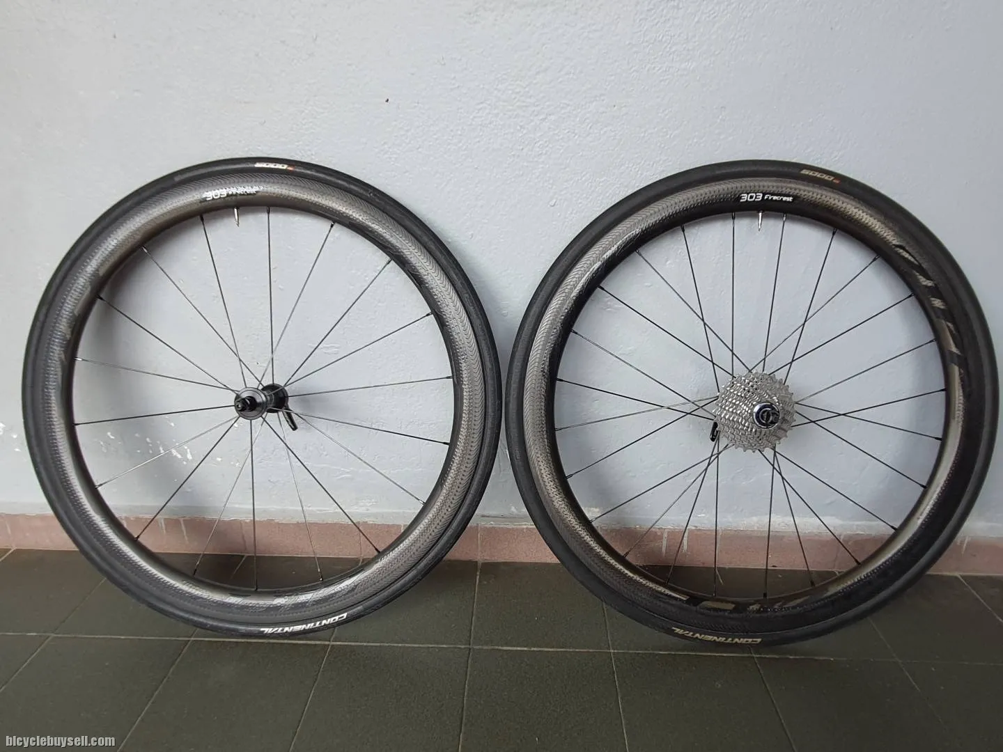 ZIPP 303 firecrest V10 Clincher