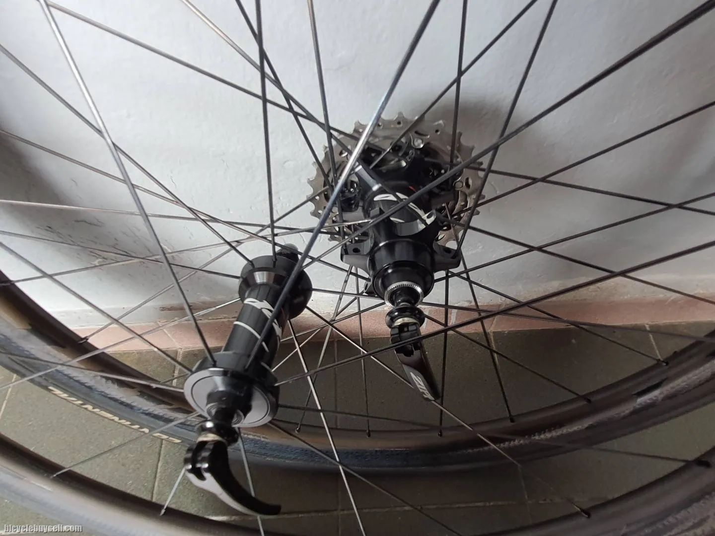 ZIPP 303 firecrest V10 Clincher