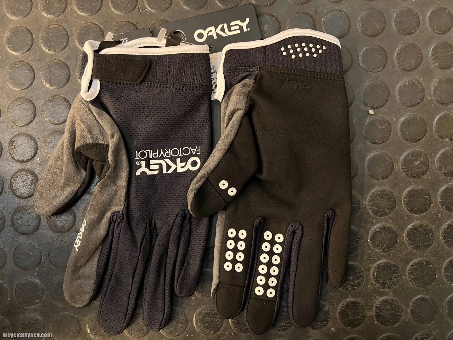 OAKLEY ALL MOUNTAIN MTB GLOVES CYCLING
