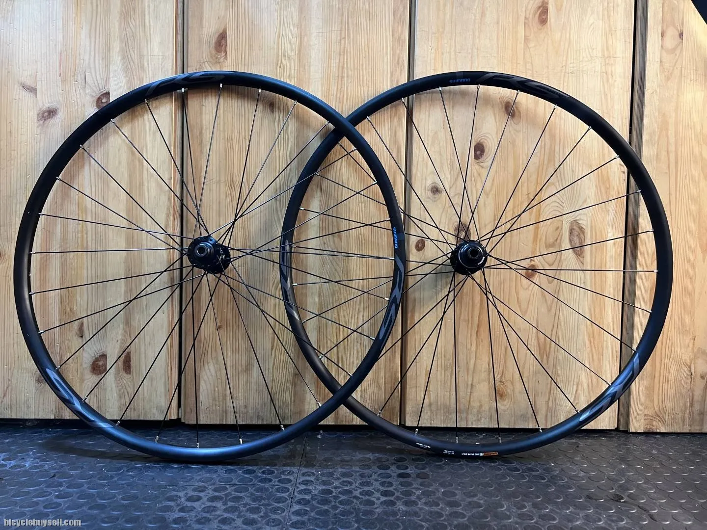 SHIMANO RS171 WHEELSET DISC BRAKE ALLOY CENTER LOCK THRU AXLE