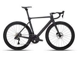 2023 Polygon Helios A8X - Carbon Road Bike [Size: M (Height 5'5" - 5'8")]