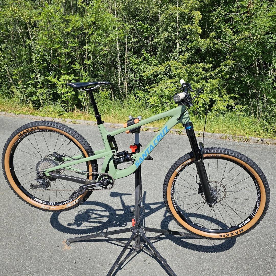 Santa Cruz Bronson Mountain Bike Size Medium