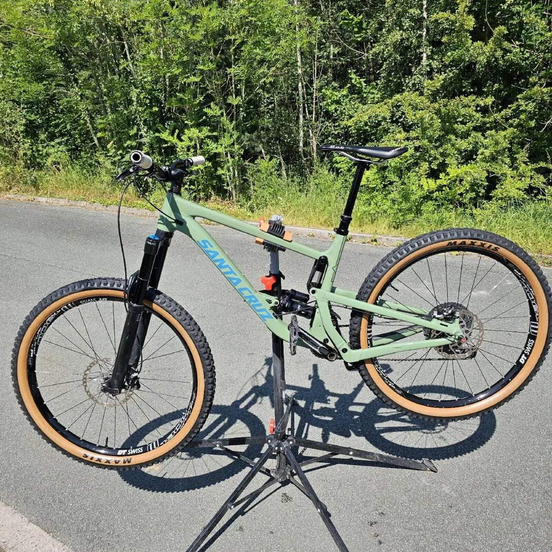 Santa Cruz Bronson Mountain Bike Size Medium