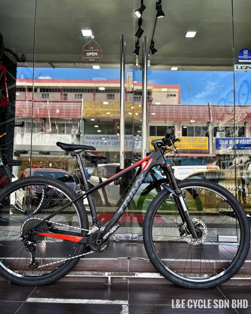 Trinx V1000 Pro 29 Carbon MTB