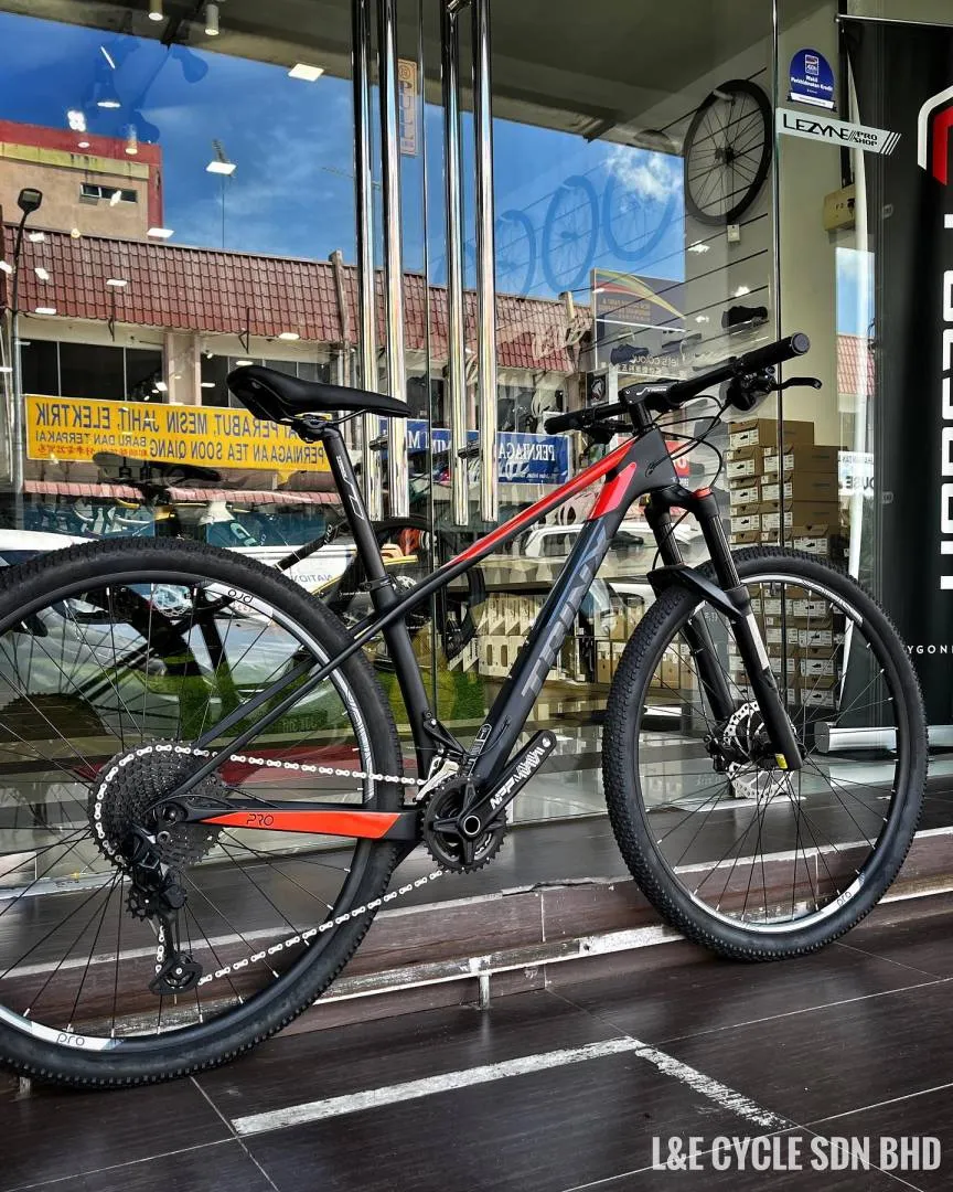 Trinx V1000 Pro 29 Carbon MTB