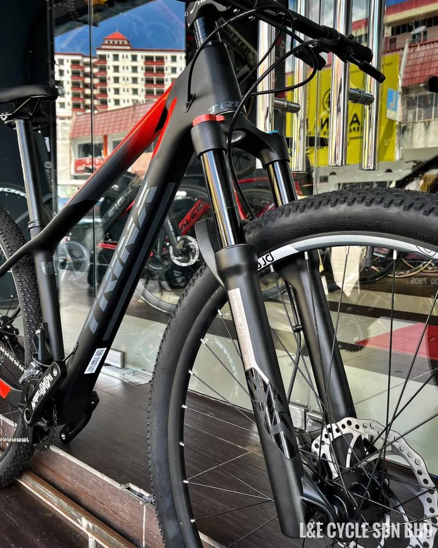 Trinx V1000 Pro 29 Carbon MTB