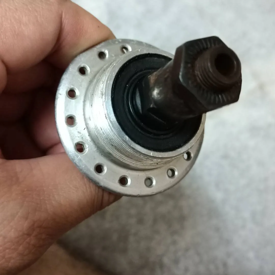 Suntour old-school rear hub (free wheel type)