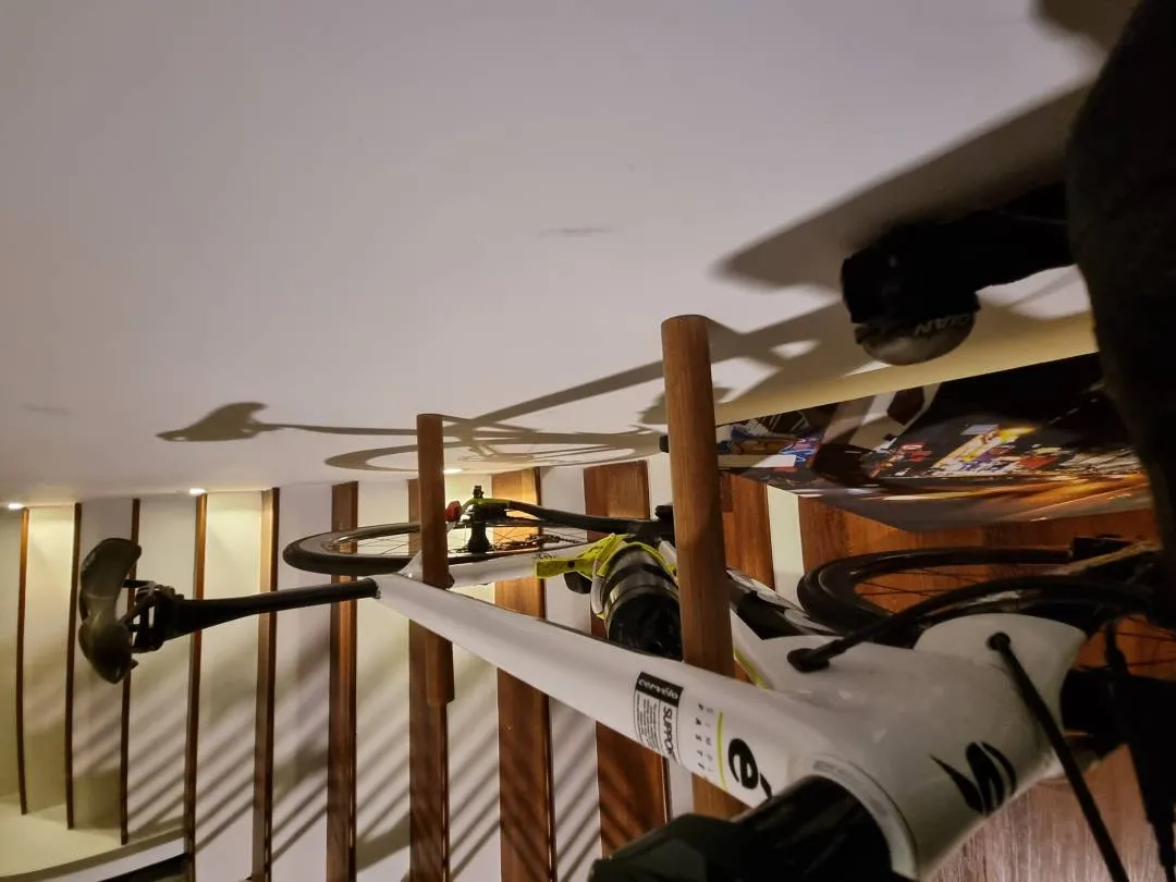 MINIMALIST BIKE DISPLAY WALL MOUNT
