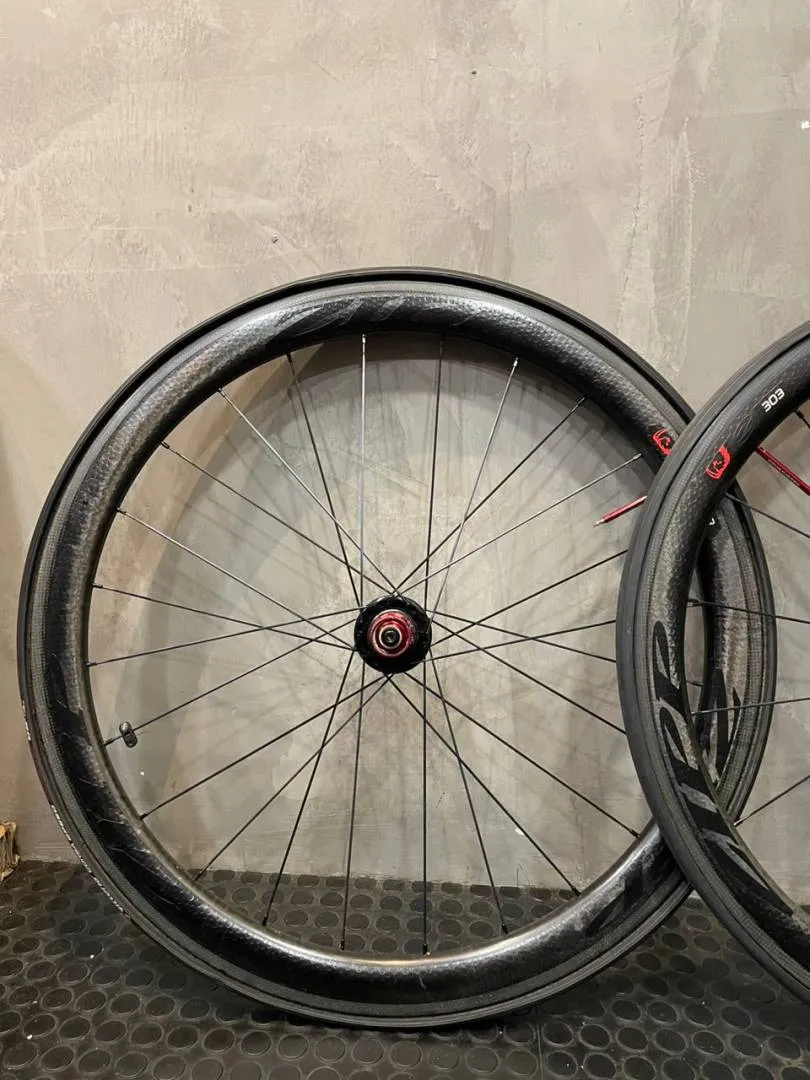 ZIPP 303 FIRE CREST CARBON WHEEL CHEAP CHEAP SELLING !