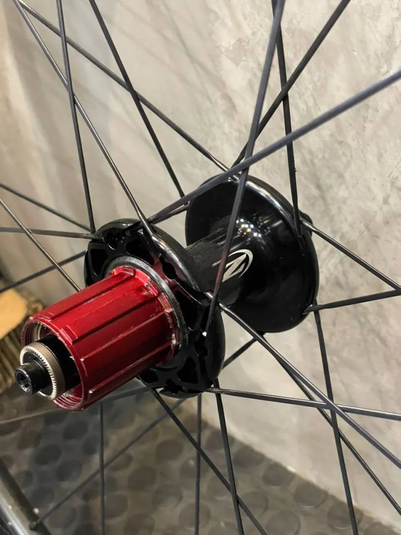 ZIPP 303 FIRE CREST CARBON WHEEL CHEAP CHEAP SELLING !