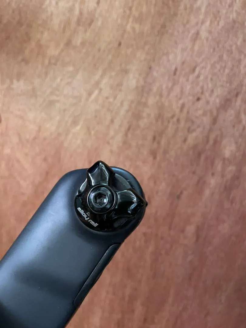 S-WORKS VENGE CARBON SEAT POST -50% LESS !