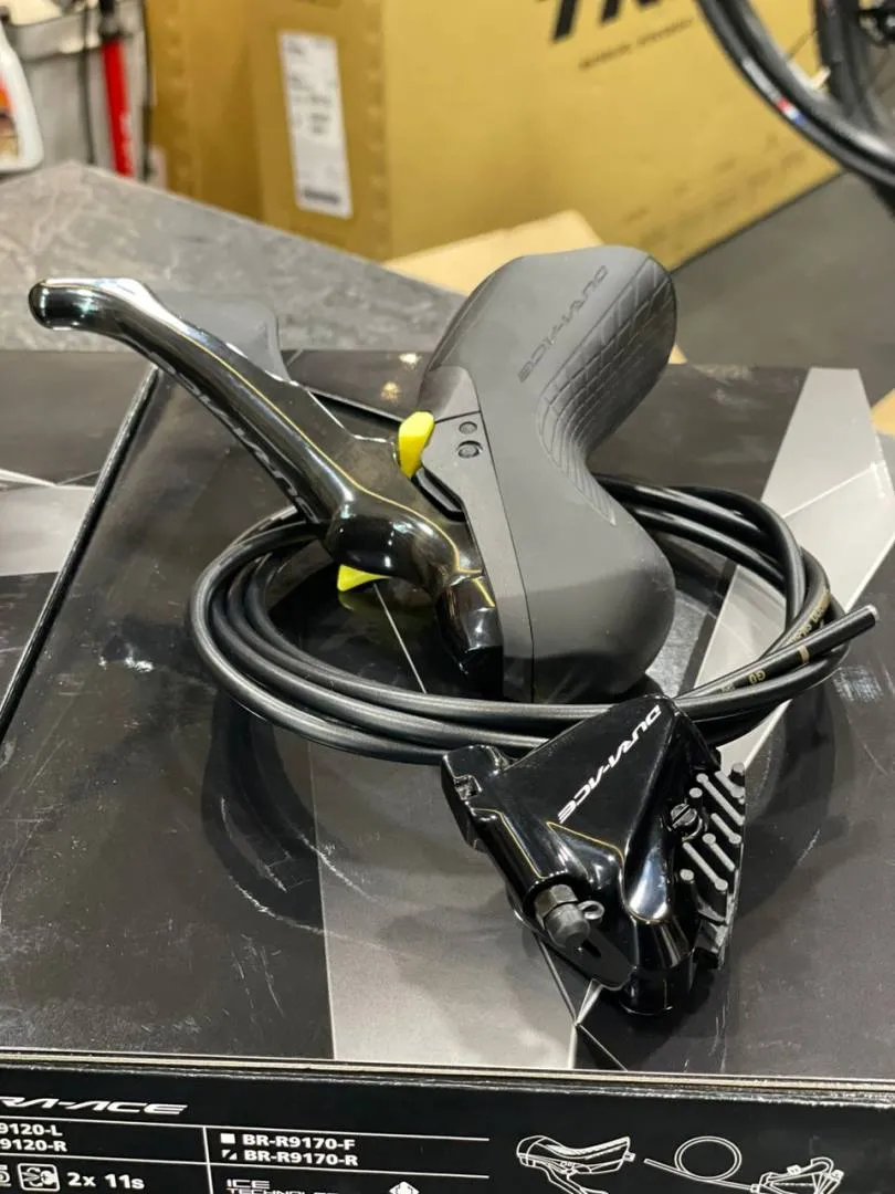 SHIMANO DURA-ACE SHIFTER HYDRAULIC -30% LESS !