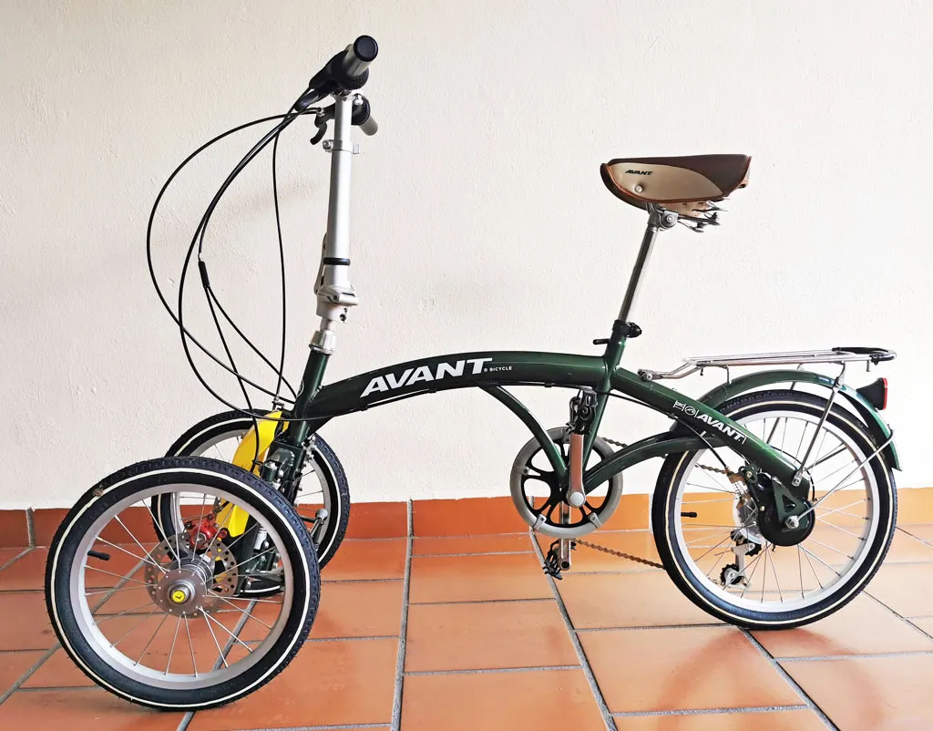 Avant Trike / Folding bicycle with 2 steerable front wheels disc brakes and suspension