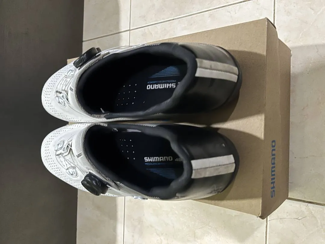 Shimano rc702 white 46 preloved