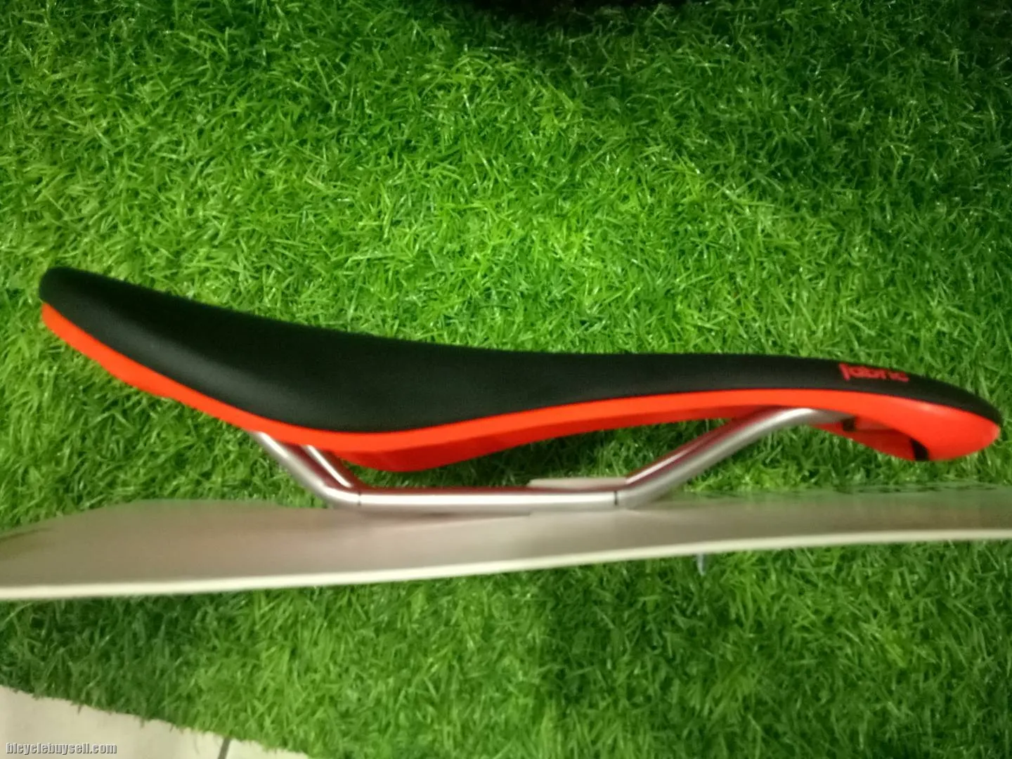 Fabric saddle chomoly - fabric line limited red
