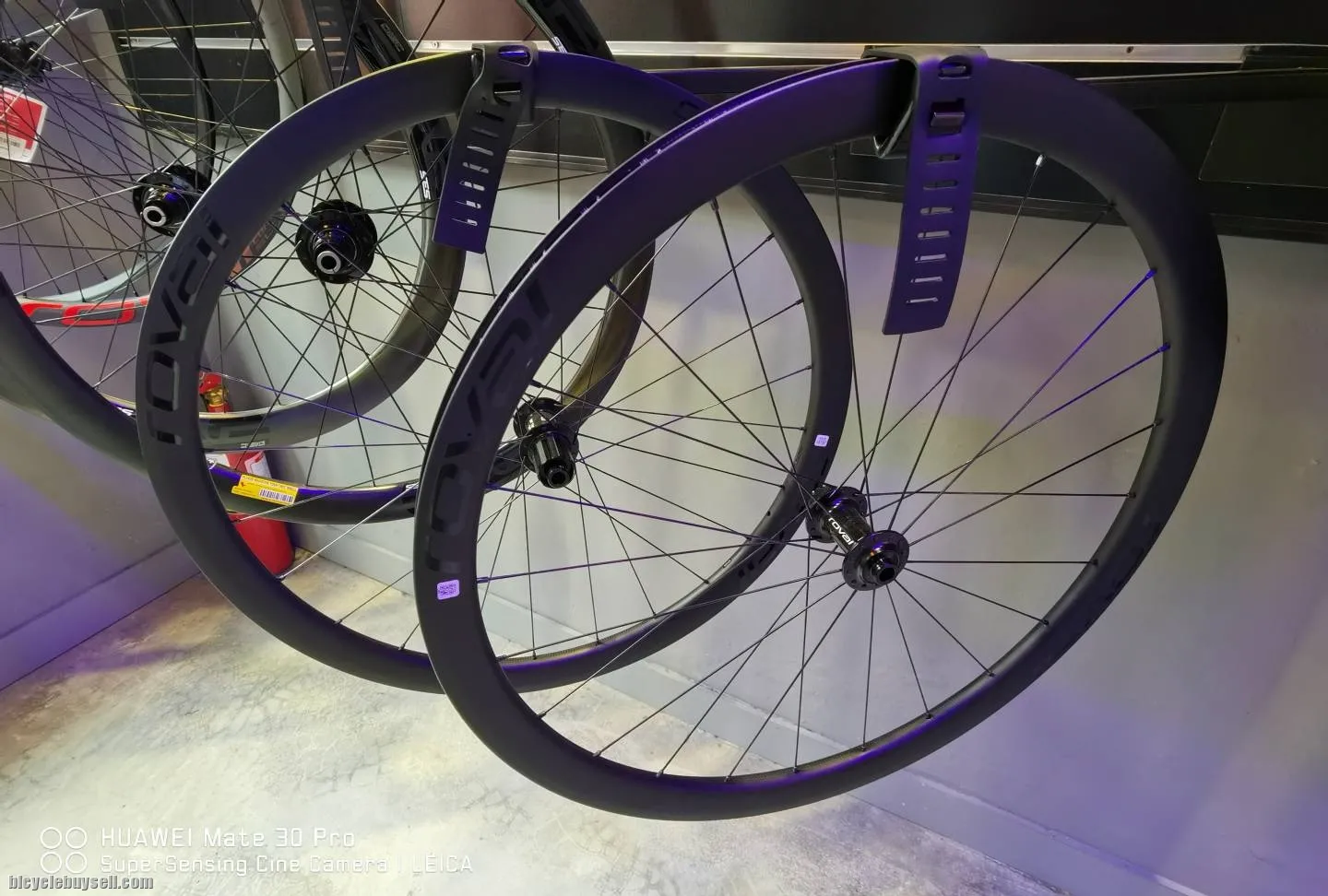 <SOLD> Specialized C38 carbon wheelset
