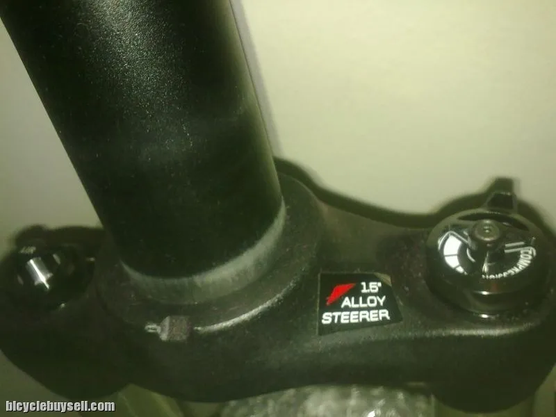 RST Deuce 140mm Travel M.T.B Air Forks 26er (FREE Syncros FR50 1.5" Stem)