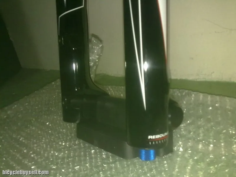 RST Deuce 140mm Travel M.T.B Air Forks 26er (FREE Syncros FR50 1.5" Stem)