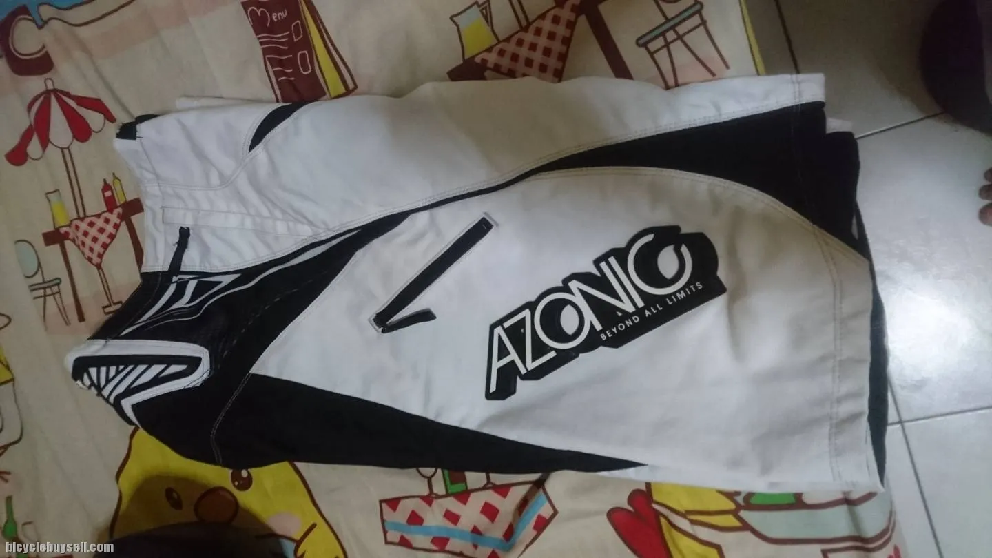 Azonic Venom II shorts. Downhill Enduro All Mountain cycling