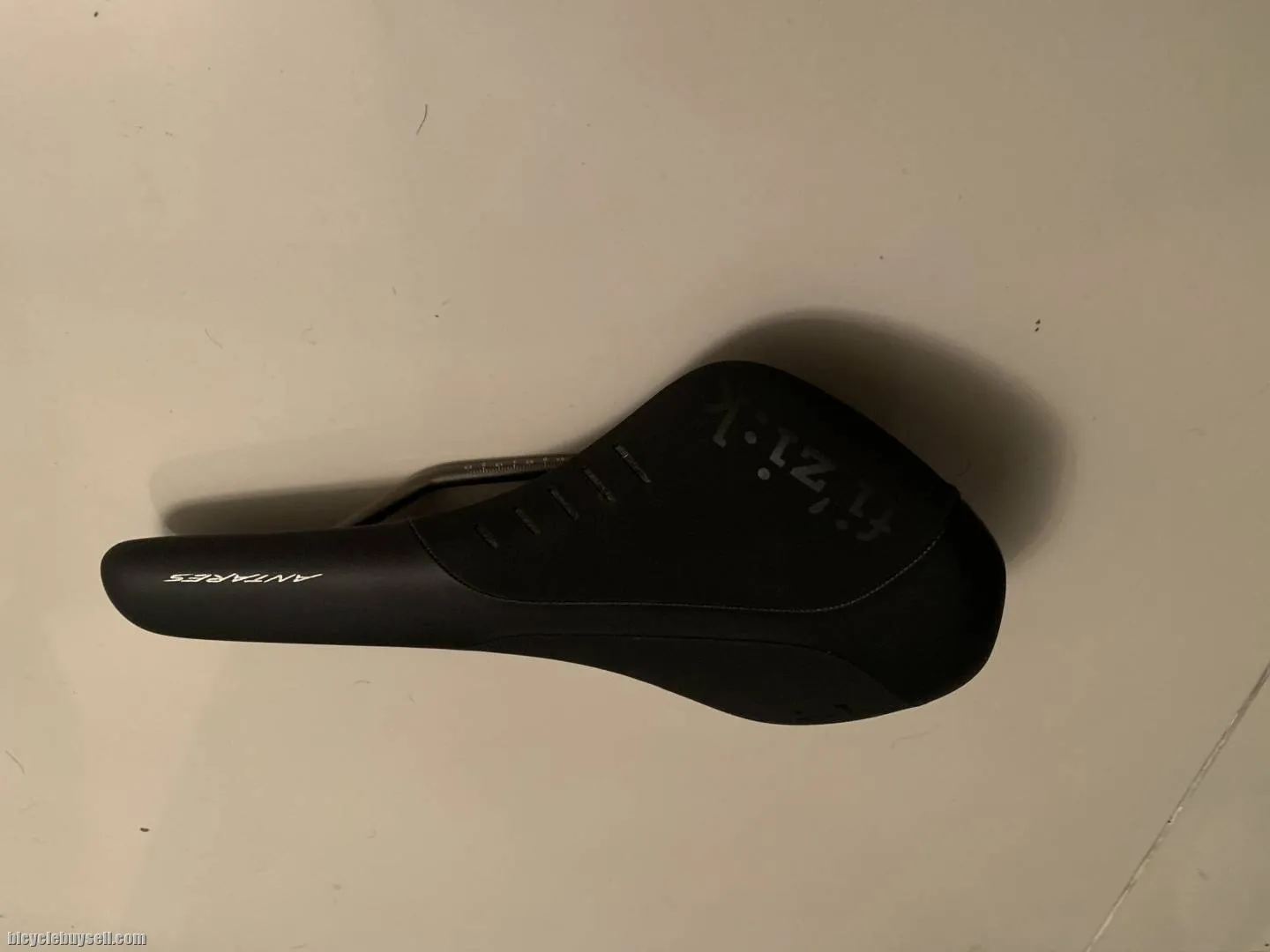 Fizik ANTARES R3 saddle 142mm
