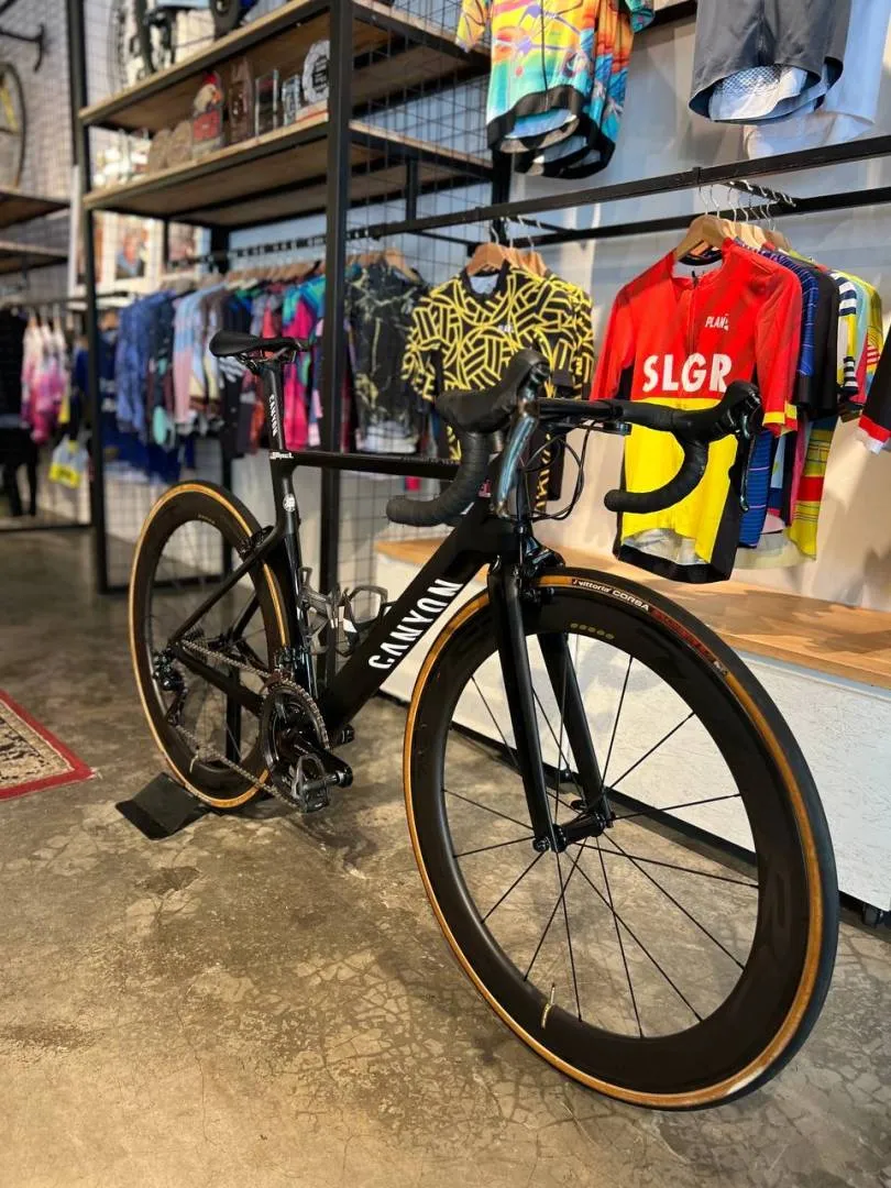 Canyon Aeroad CF SLX Roadbike
