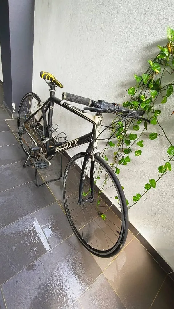 SCOTT HYBRID BICYCLE