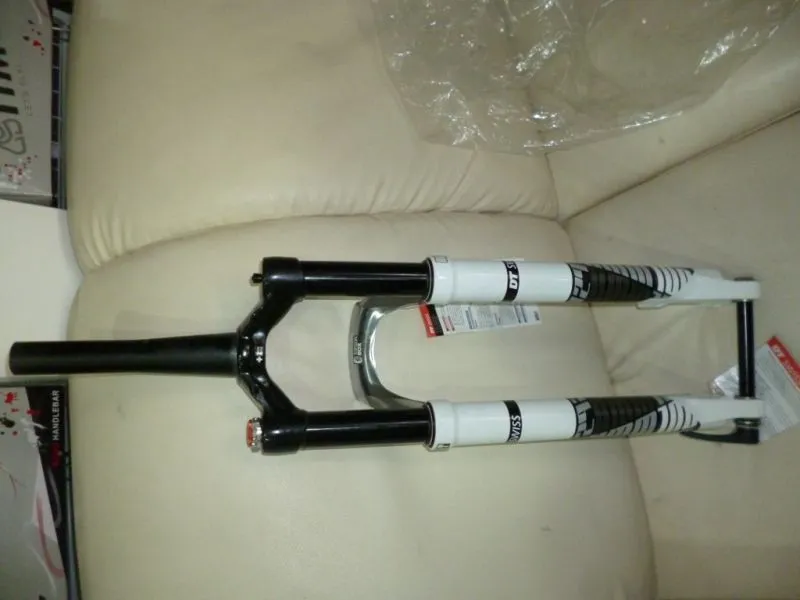 Last unit Clearance Sale at RM1999nett - DT Swiss XMM120mm Travel - Carbon Steerer Tube/Crown