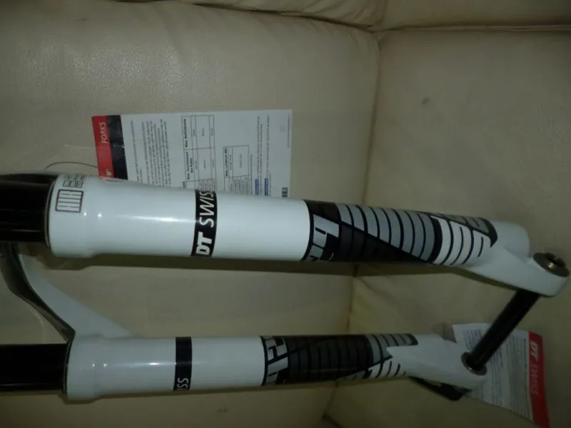 Last unit Clearance Sale at RM1999nett - DT Swiss XMM120mm Travel - Carbon Steerer Tube/Crown