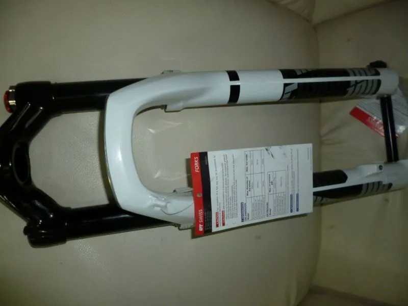 Last unit Clearance Sale at RM1999nett - DT Swiss XMM120mm Travel - Carbon Steerer Tube/Crown