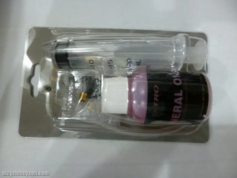 Tektro Hydraulic Brake Bleeding Kit (comes with Mineral oil as well)