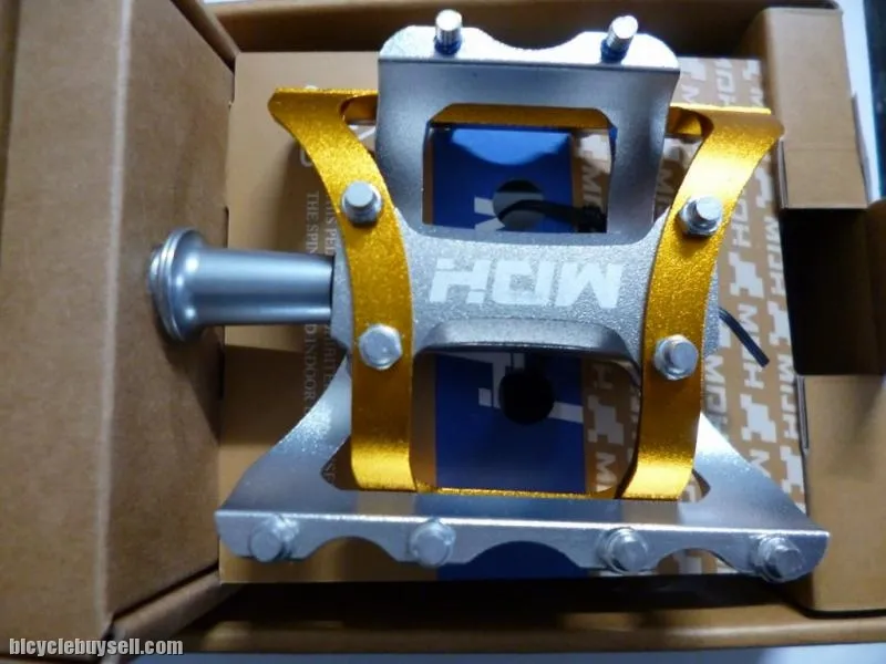 MDH PVB03 - Silver/Gold - 100% CNC with Aluminium Pins - Superlight Pedals Last unit clearace rm168
