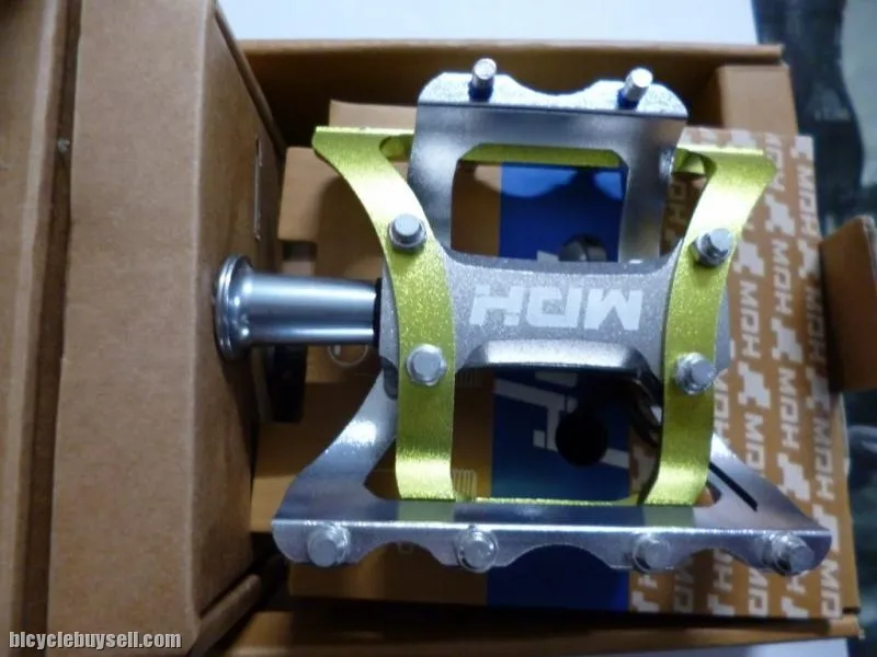MDH PVB03 - Apple Green/Silver - 100% CNC with Aluminium Pins - Superlight Pedals